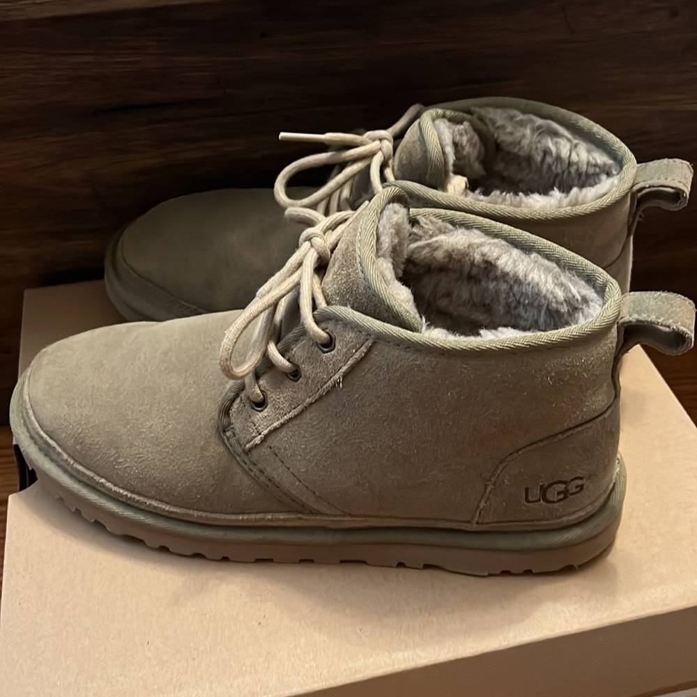 Women’s Ugg Neumel Size 9